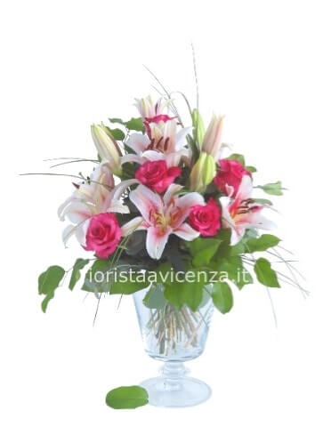 Mazzo di lilium e rose tonalità rosa