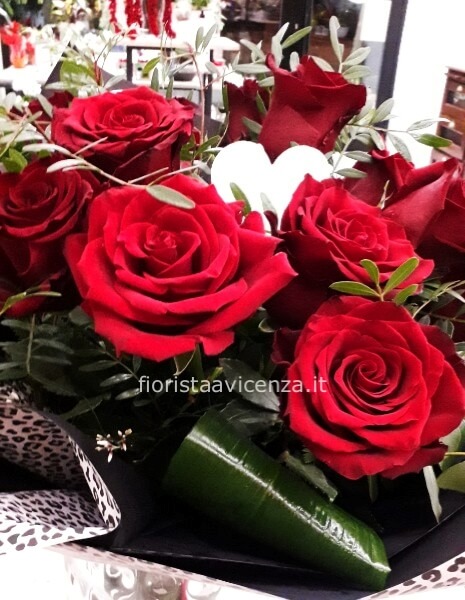 3 rose rosse