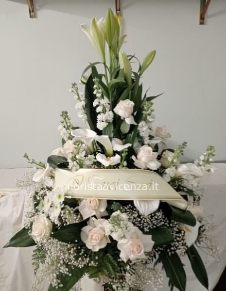 Cesto fiori bianchi e/o chiari