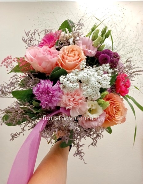 Bouquet di fiori freschi di stagione 